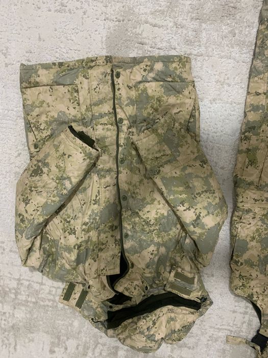 Продам демисезонный камуфлляжный костюм