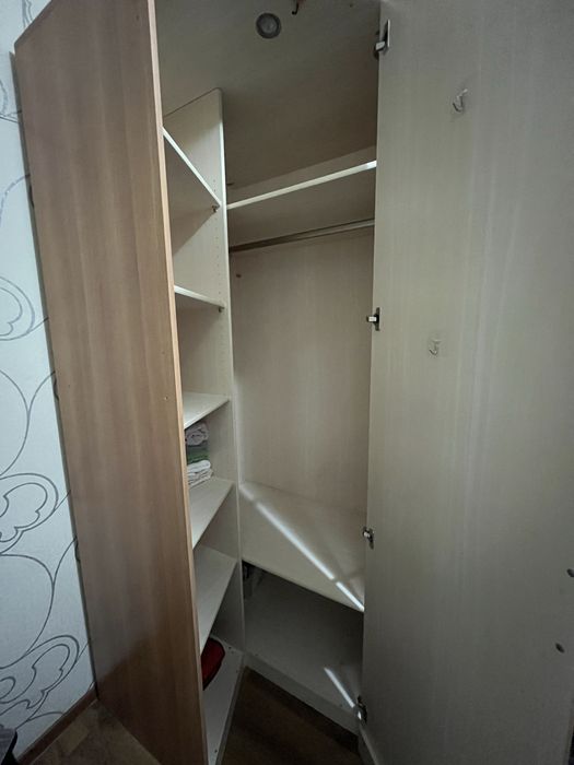 Продается угловой шифонер