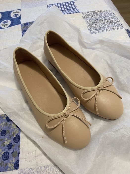 Новые балетки бежевые