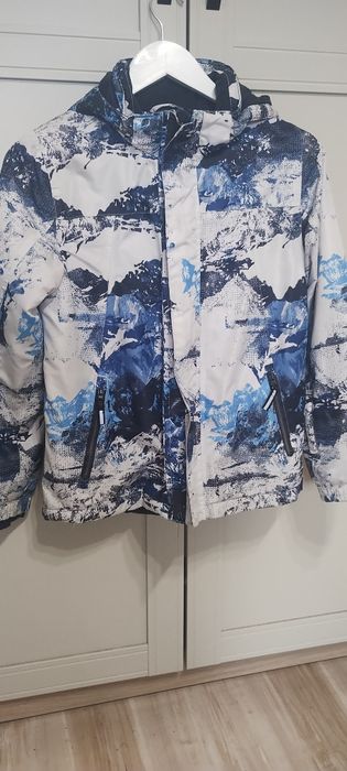 Продавам детско ски яке 146-152 см.
