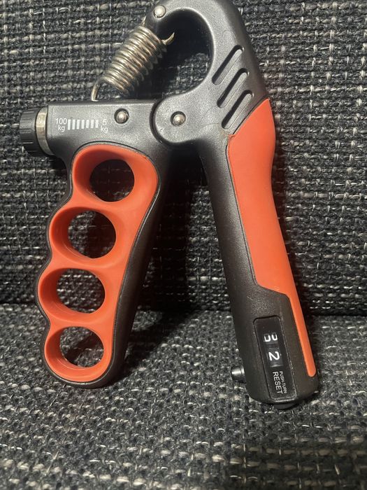 Grip pentru antrenament de forta a mainii - reglabil 5>100kg cu contor
