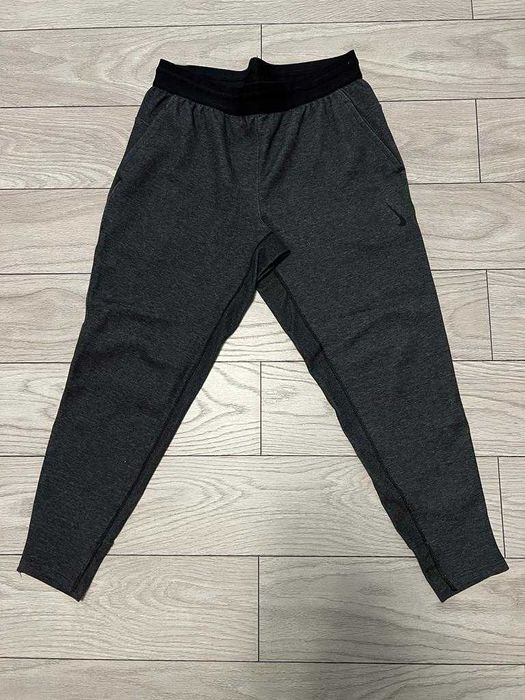 Compleu/Trening gri inchis Nike marimea M (3 piese)