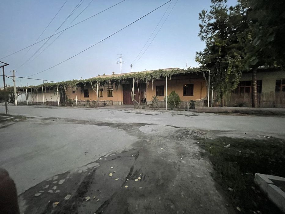 Uy sotiladi hama Sharoyiti  bor