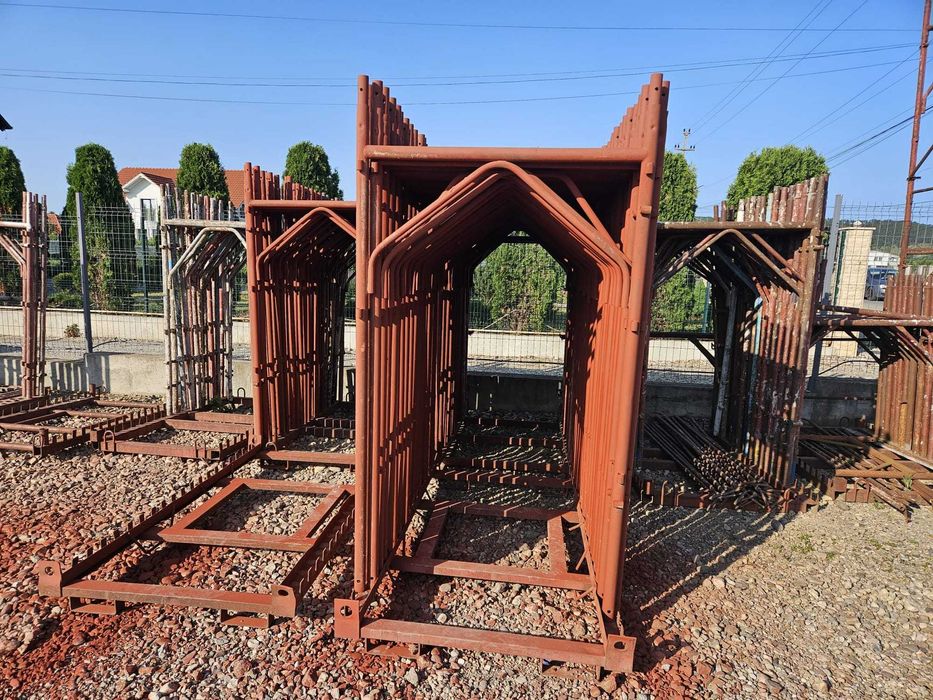 Inchiriez schela si popi metalici