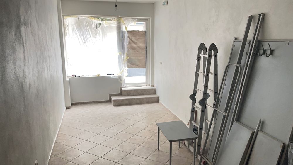 28м2 партер с лице към улицата на Патриарха - за магазин, офис, жилище