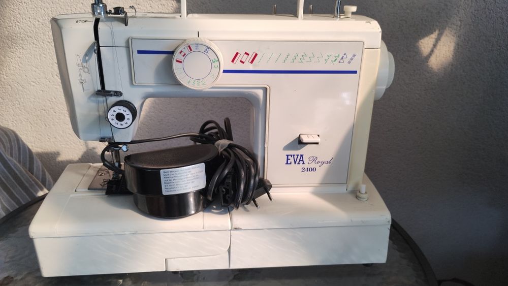 Отлично работеща шевна машина  .