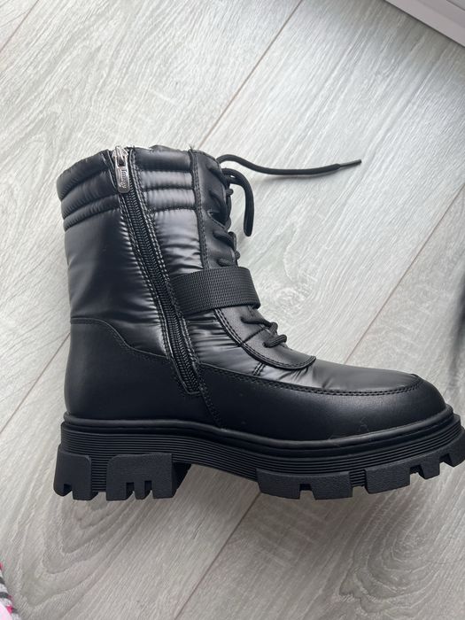 Ghete NOI marimea 37