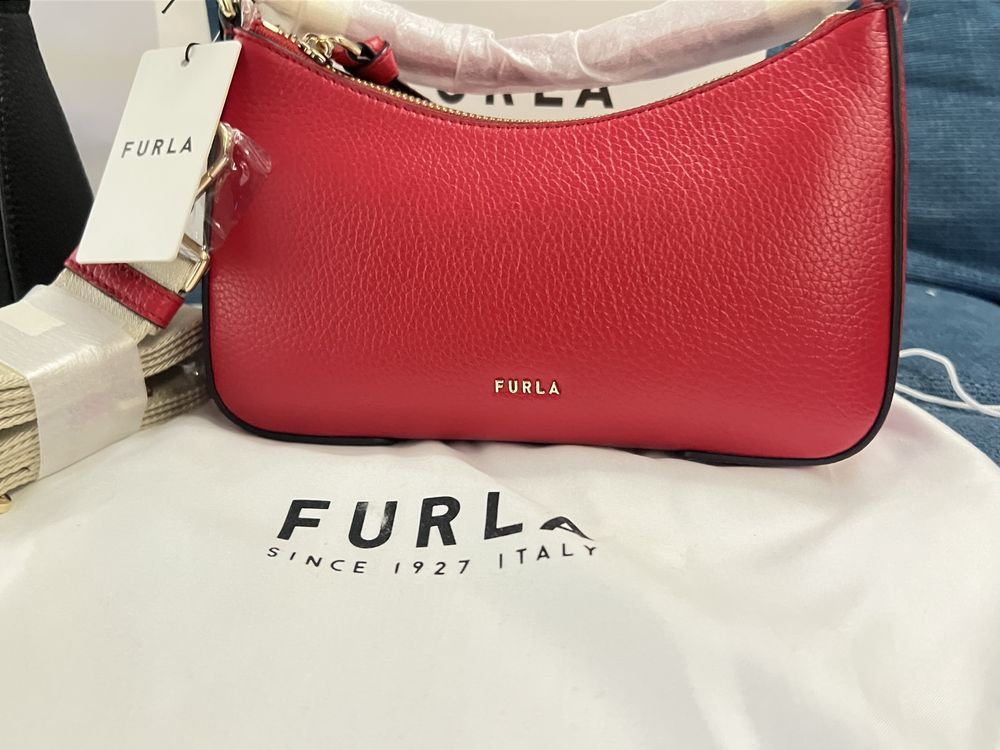 Furla Emera в черно и червено.100% оригинал със сериен номер,етикети