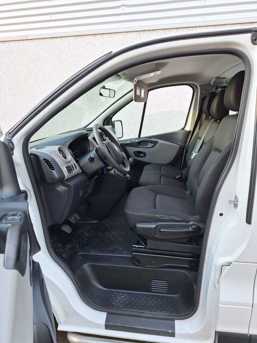 Renault trafic 8+1 persoane