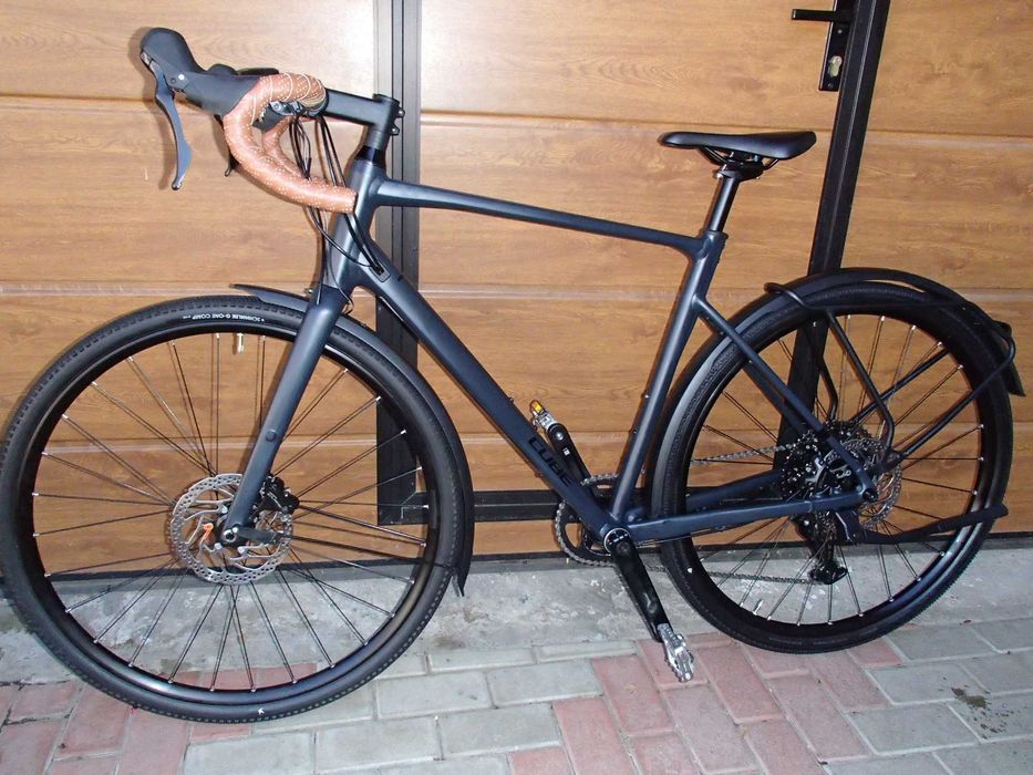 Bicicleta Gravel Cube Nuroad  - 2025-Echipata Complet-Lumini-Portbagaj