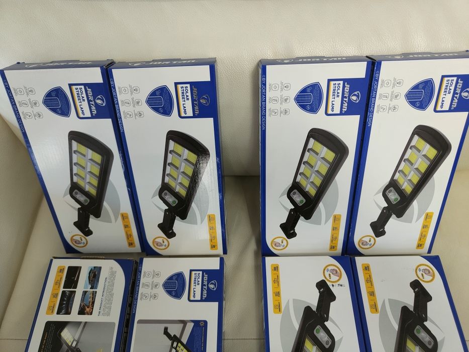 Set Lampi Led Gradina Solare cu telecomanda și senzor 400W x4