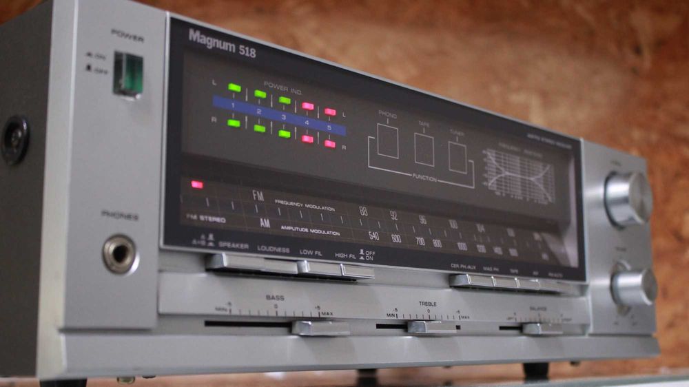 Statie/Amplificator/Tuner Magnum/Uher 2 x35W.