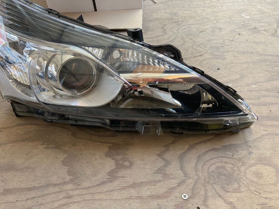 Десен фар за Toyota Verso 13-16.