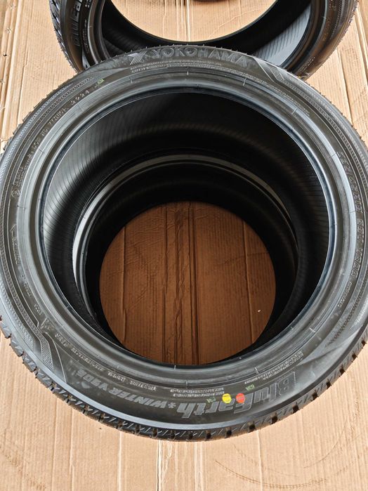 YOKOHAMA 235/45/18 Зимни гуми