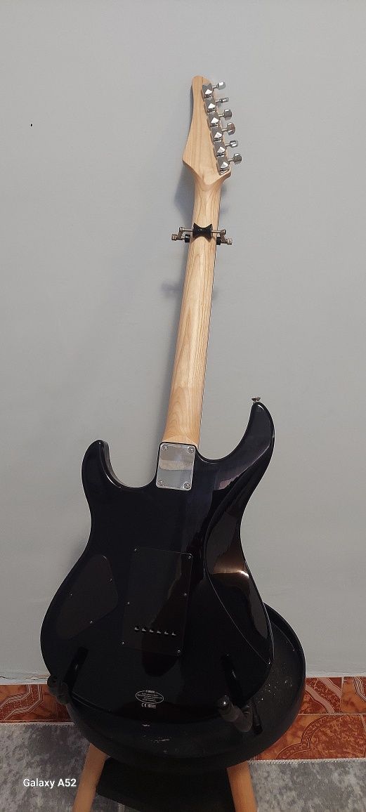 Електрическа китара (YAMAHA erg 121)