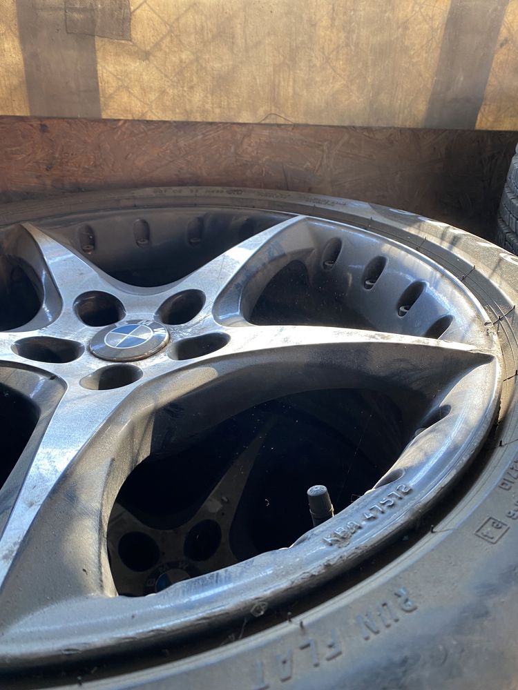 Vând anvelope cu jante BMW 245/50/18