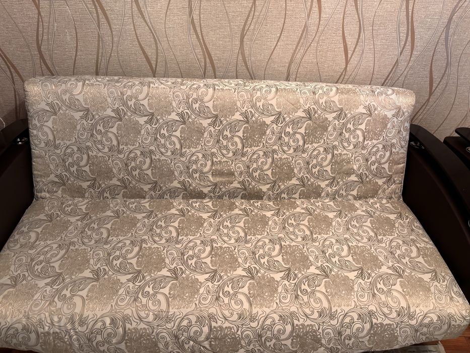 Продам отличном состояние диван.