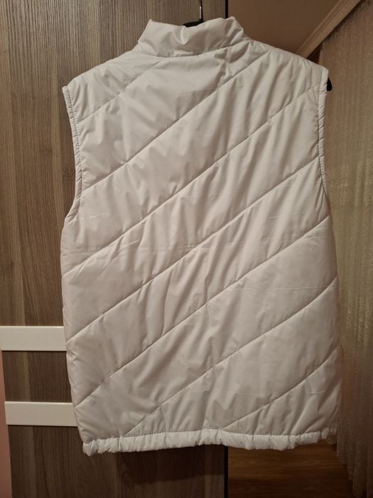 Дамски елеци 2 броя размер Л в цвят бяло и синьо нови.