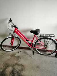 Vand bicicleta culoare rosie