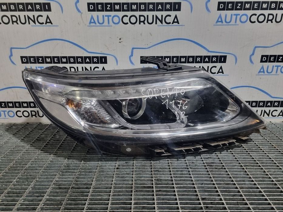Far Dreapta Kia Sorento II Facelift 2012 - 2014 SUV 4 Usi (1176) Cu lupă