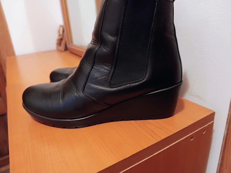 Ghete de dama ,din piele,80. Lei. ,de la Marelbo