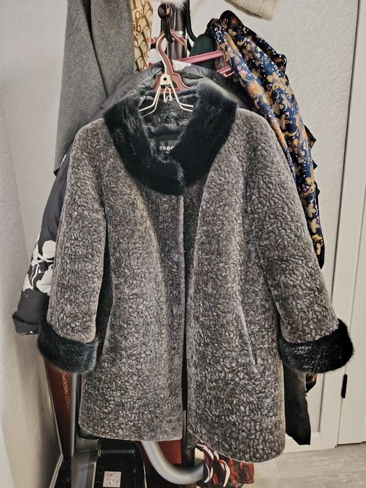 Женское пальто, зимнее, на подкладе.