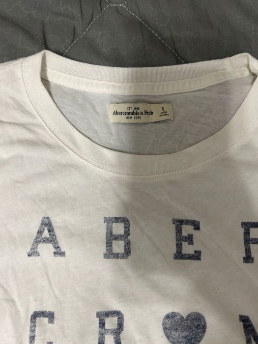 Vând cinci tricouri