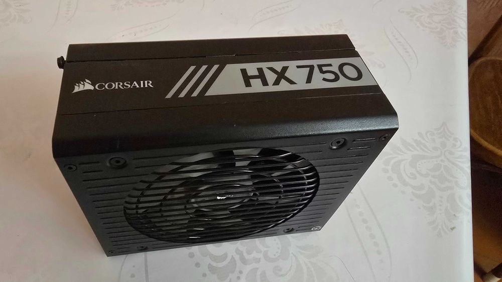 Блок питания Corsair HX750