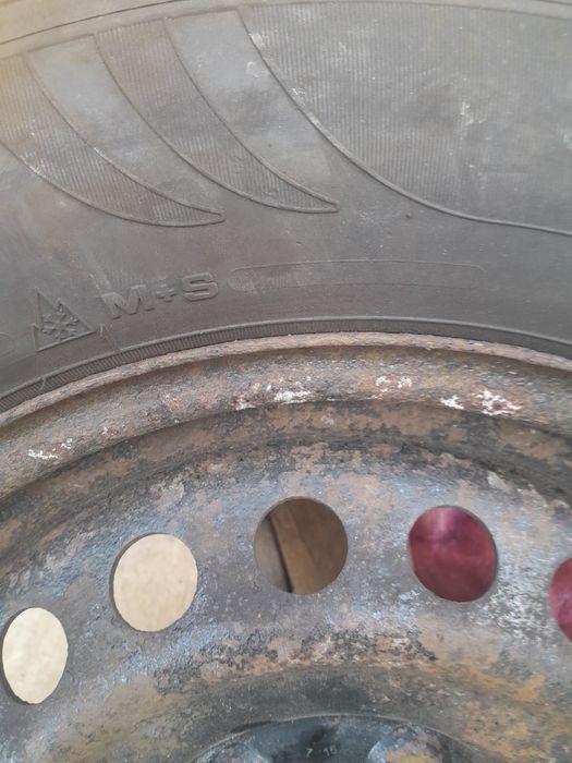 Vand 4 cauciucur de iarnă pe nissan qashqai