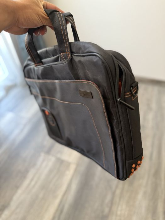 Чанта за лаптоп или документи.