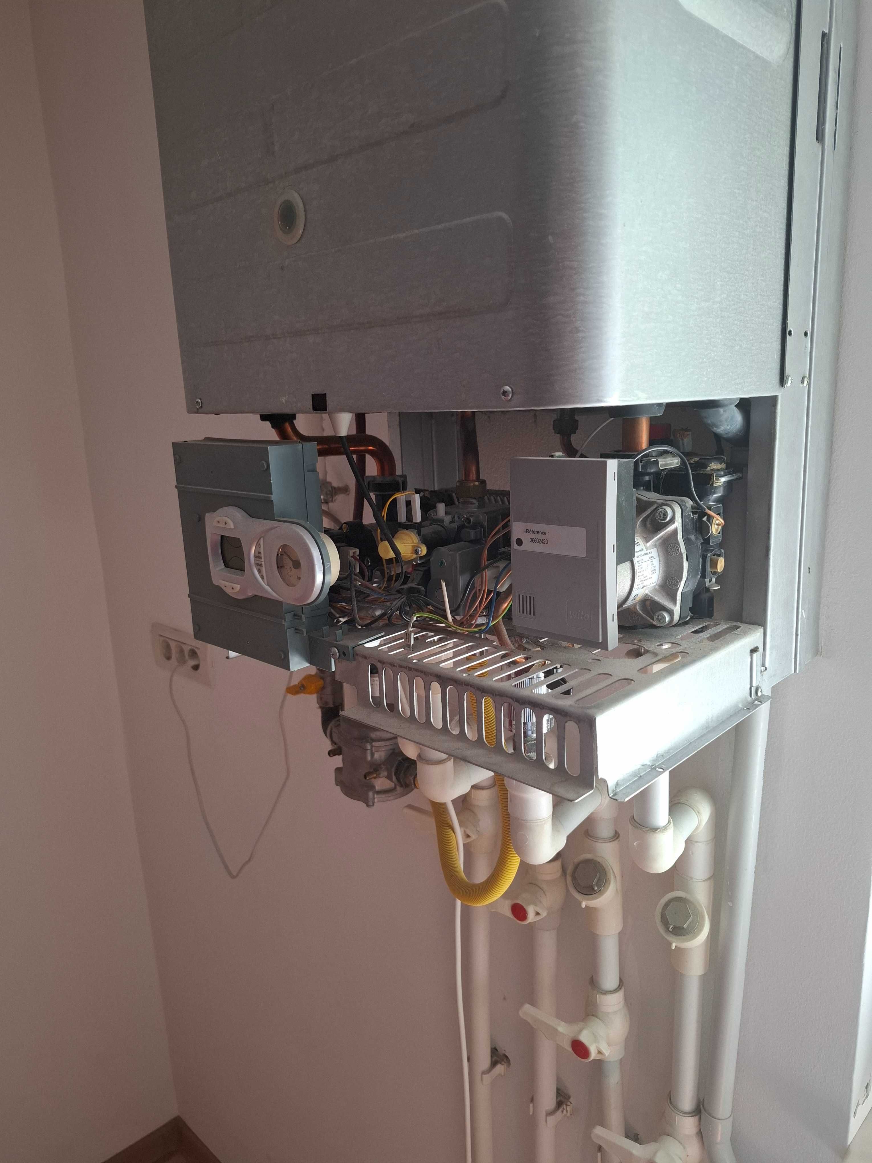 Centrala termica Ferroli 24 kw condensare: piese sau se poate folosi.
