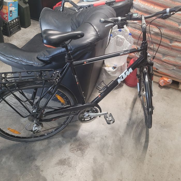 Vând bicicleta KTM roti pe 28