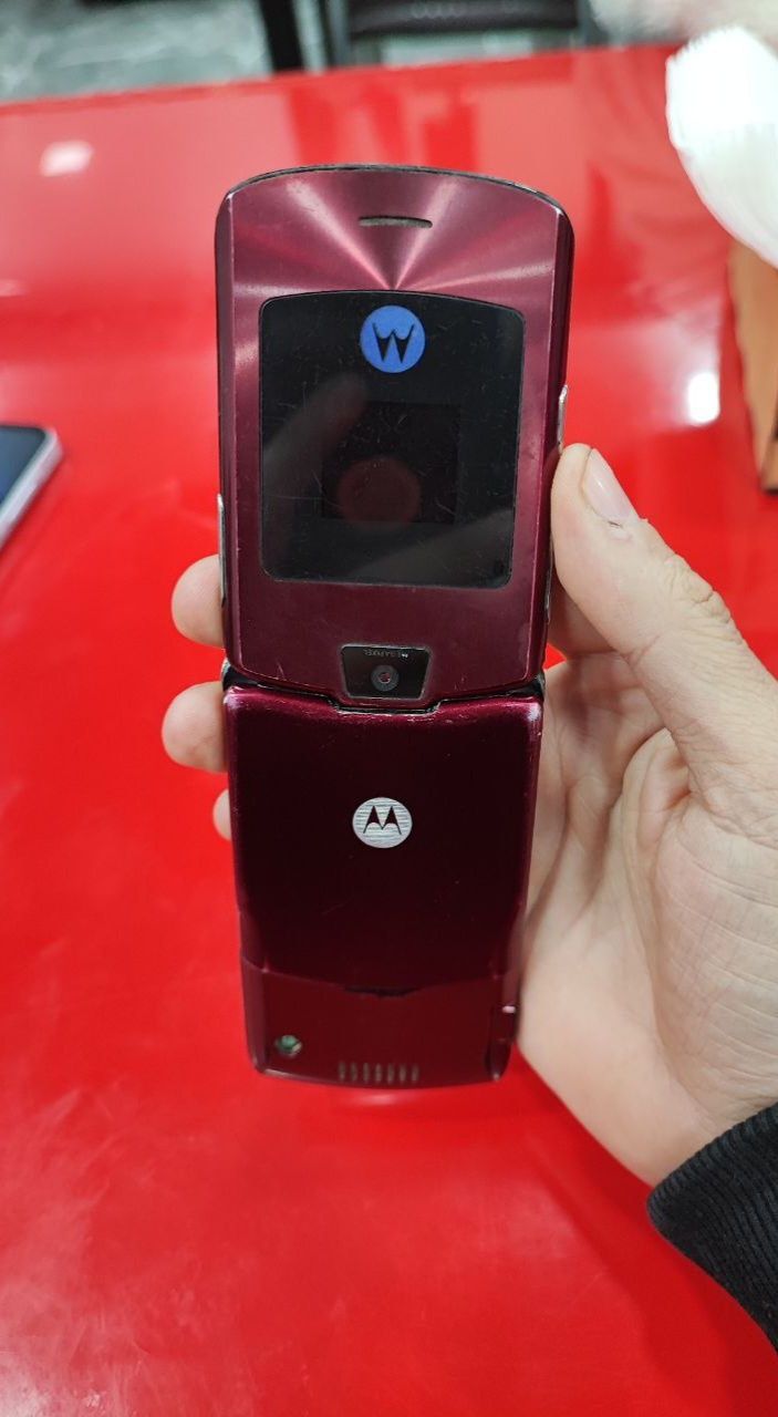 Motorola razr V3i 2005-yilgi matarola rezr