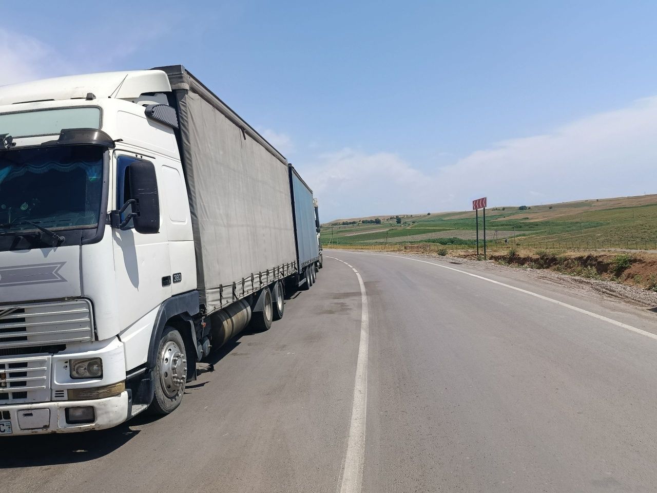 Volvo fura paravoz