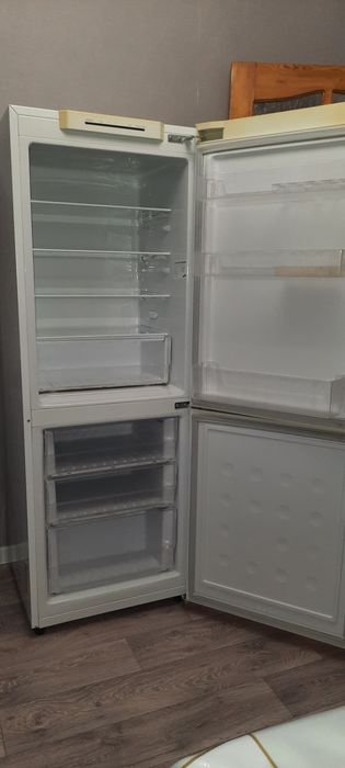 Продам холодильник самсунг. В отличном состоянии