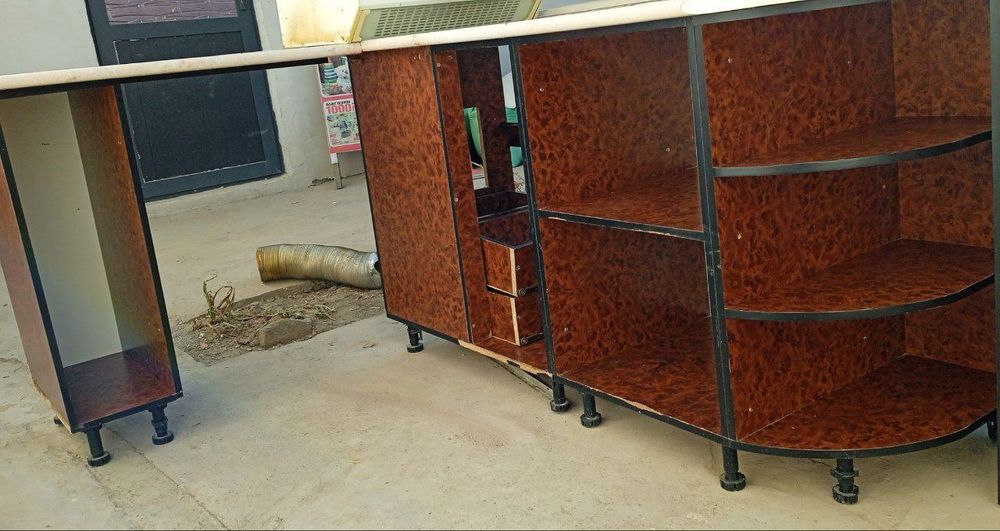 Продам свои кухонные мебели очень хорошее состояние прочный материал