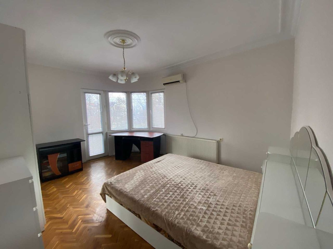 Продава се Тристаен апартамент в Русе, Център - 97 кв.м за 1526 €/кв.м - Снимка #1