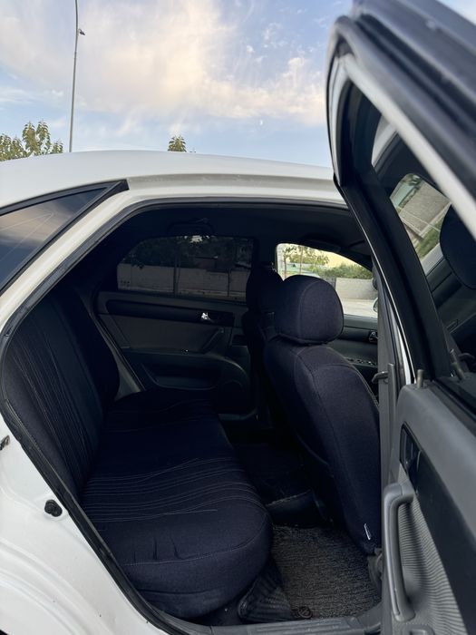 Lacetti 2010 sotiladi