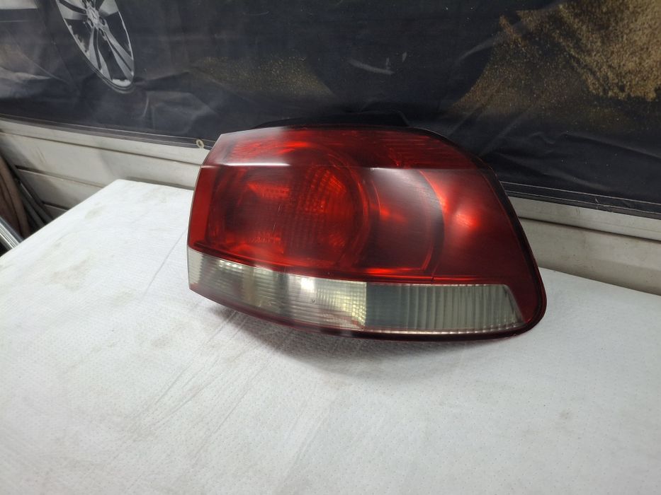 Stop lampa tripla dreapta pe aripa vw golf 6
