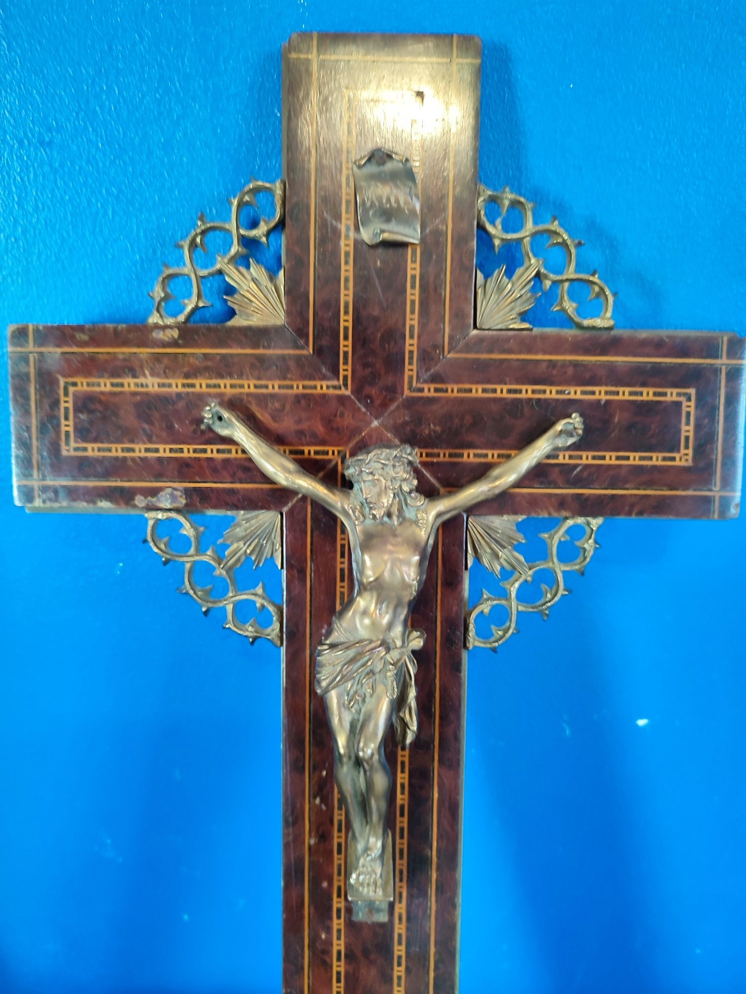 Crucifix din bronz