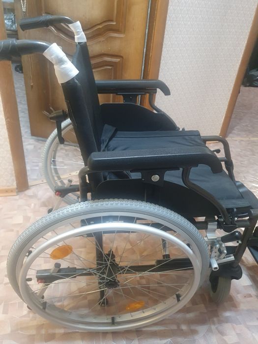 Продам инвалидную коляску новую