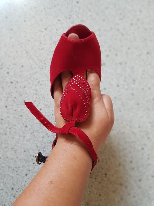 Продавам дамски обувки!