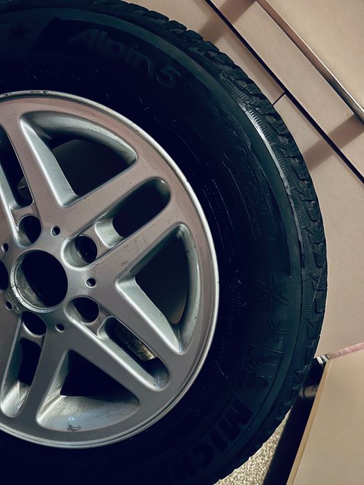 Jante+cauciucuri marca BMW, 195/65/R15 150 euro 4 bucati.