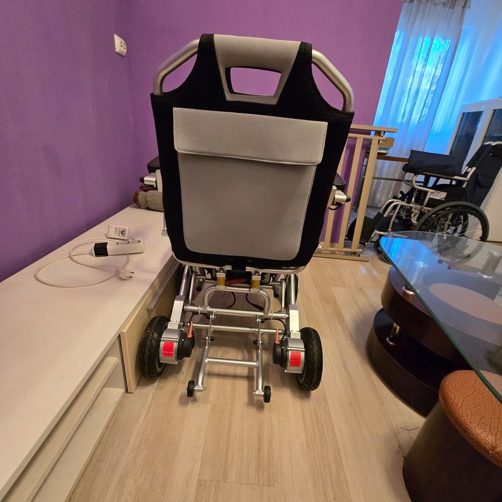 Vand scaun  cu rotile electric pliabil