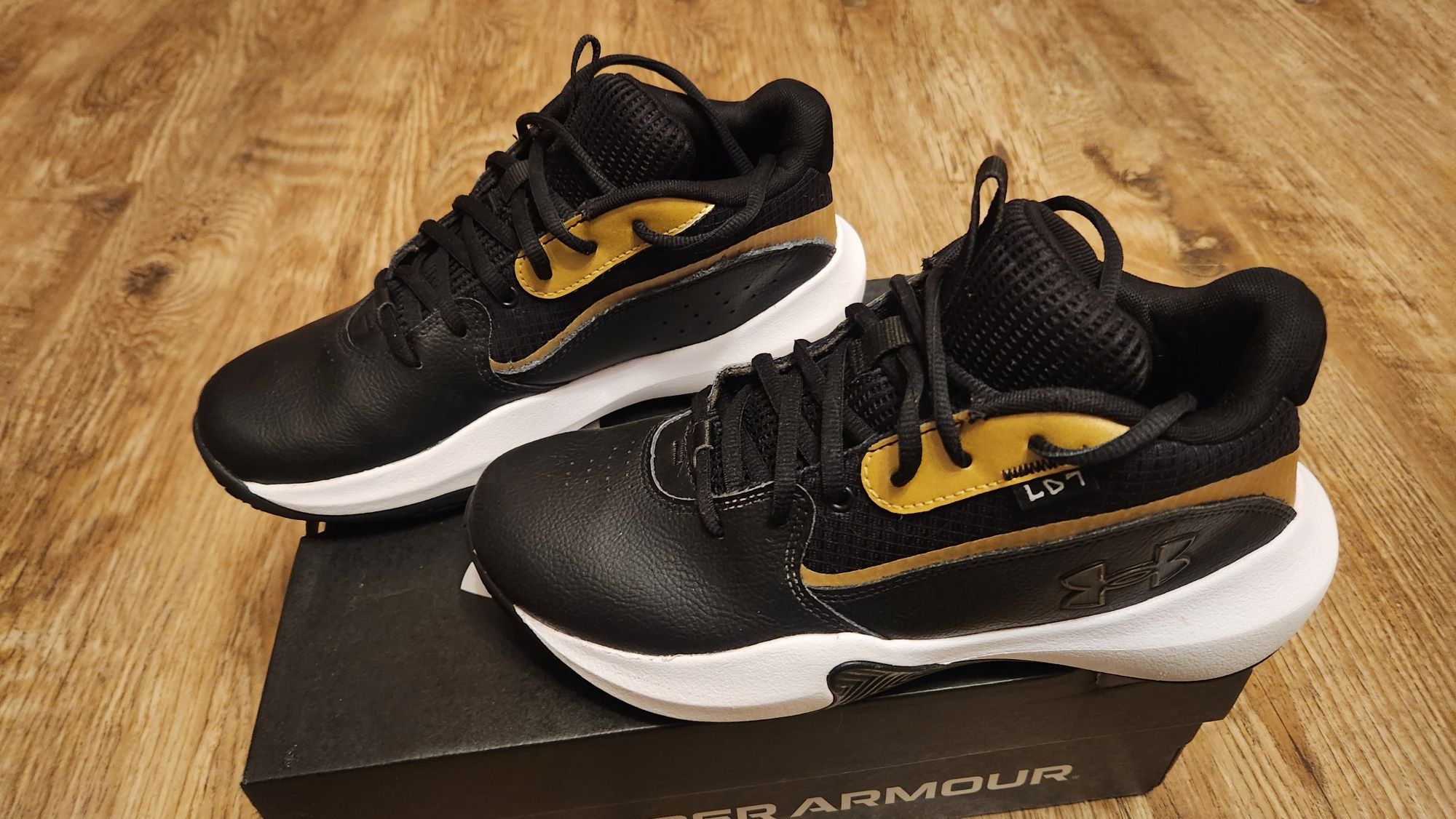 Under Armour размер 40