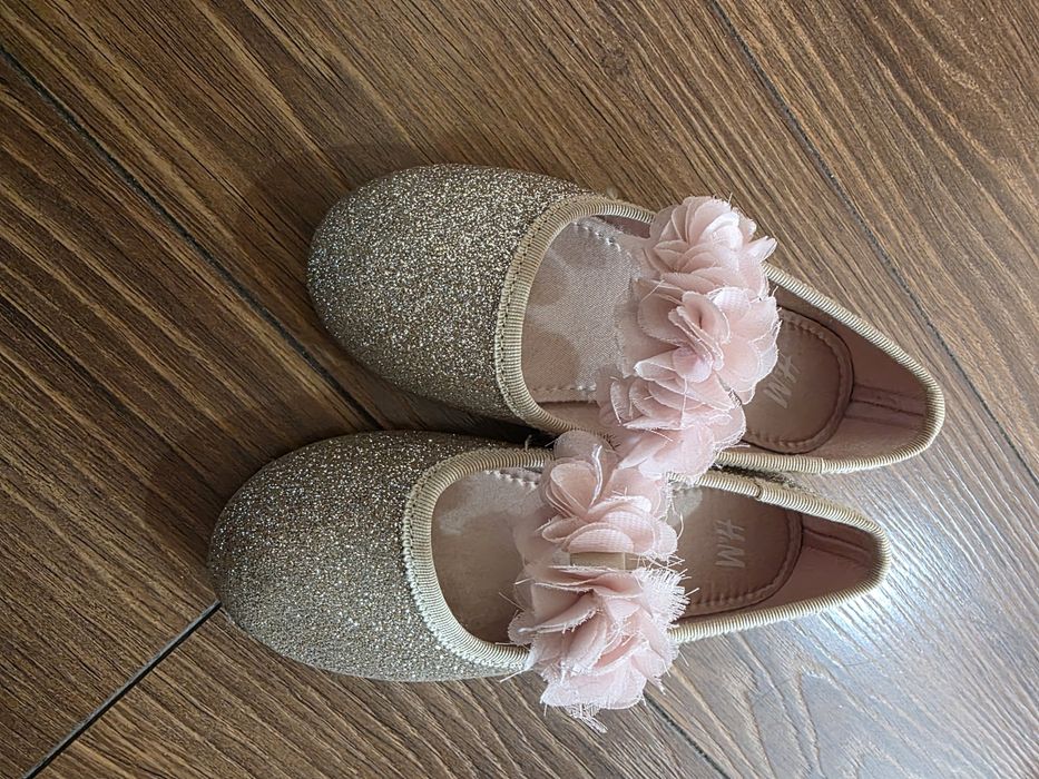 Обувки за момичета