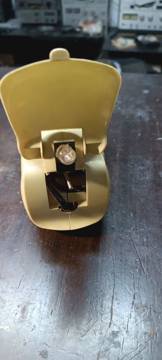 Lanterna cu acumulator vintage.