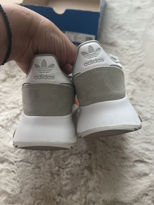 Adidas marimea 42