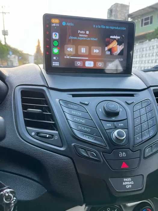 Navigatie GPS Android Dedicata Ford Fiesta CarPlay QLed 1-8GB + CADOU
