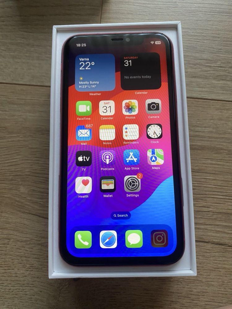 IPhone 11 с кутия и зарядно